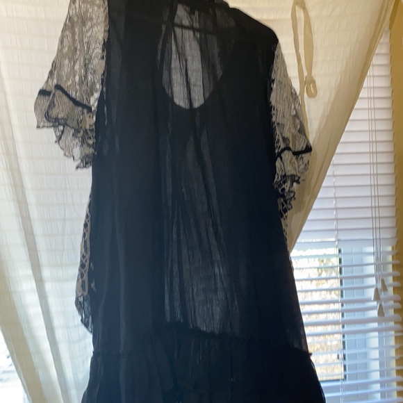 Beautiful pretty angle top - Picture 4 of 4